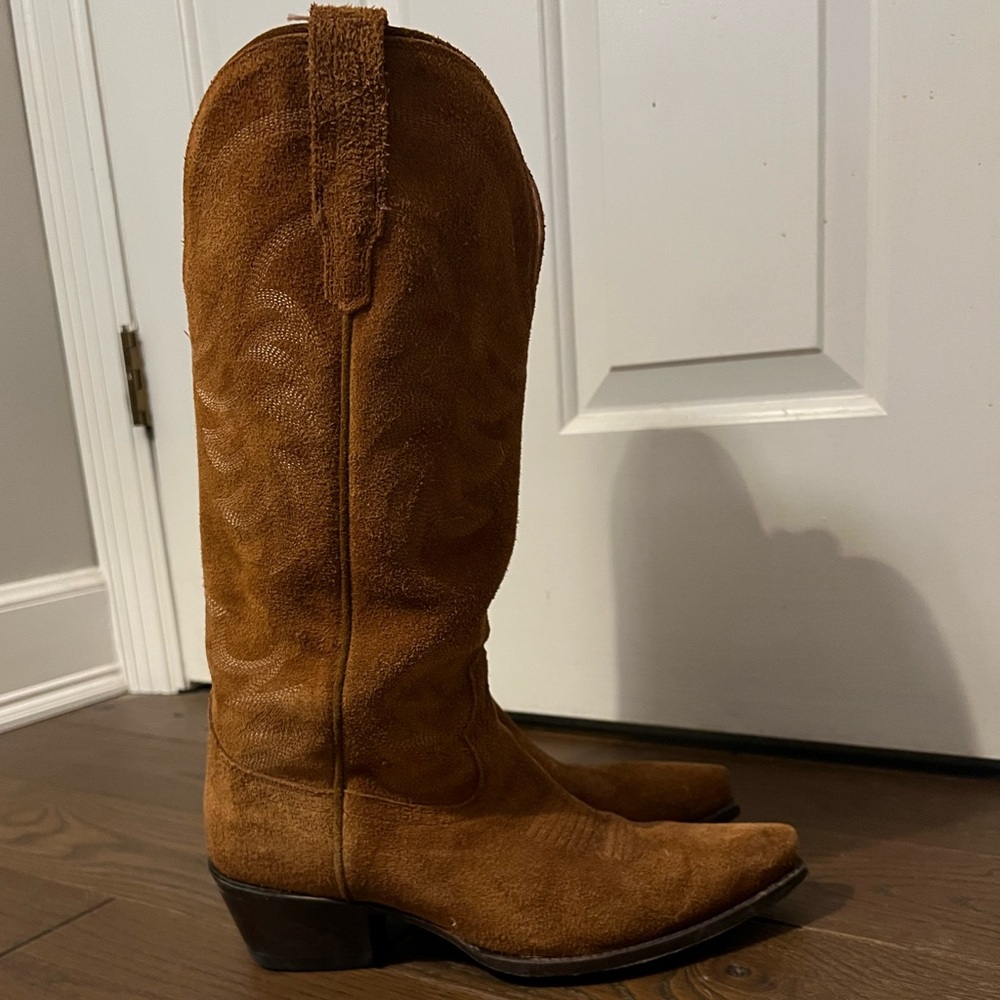 SOLD ❌❌Tecovas Annie in Sienna Suede